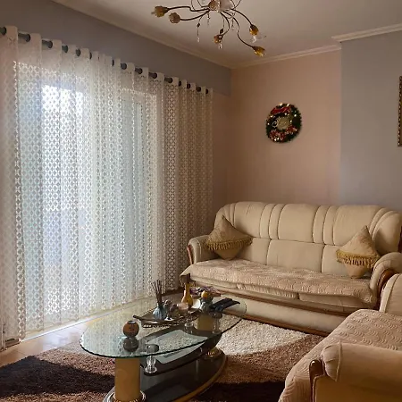 Cozy Hearth Apartment *
